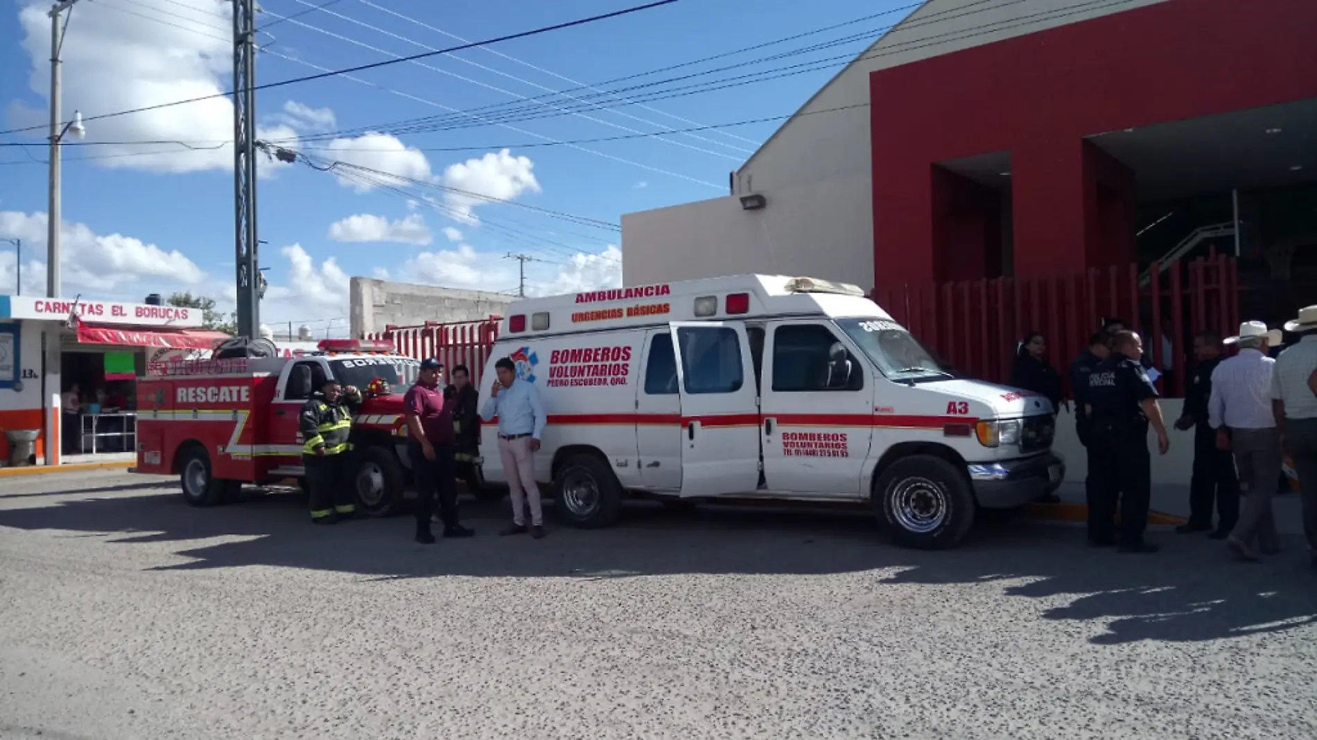 Bomberos de Pedro Escobedo piden renovar convenio de apoyo económico que les entrega el gobierno municipal. Foto Monsetrrat Gar